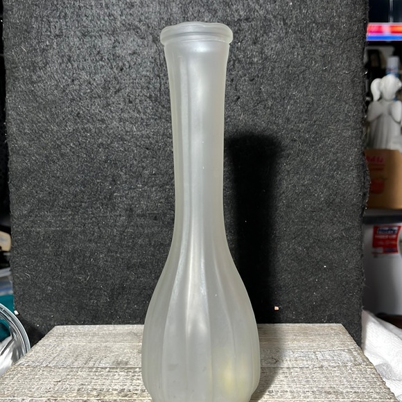 CLG Glass Accents Vintage Clg Co Mid Century Spiral Scalloped Frosted Glass Bud Vase 85d